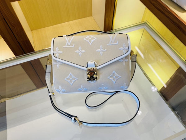 ルイヴィトンバッグ素材ディテール